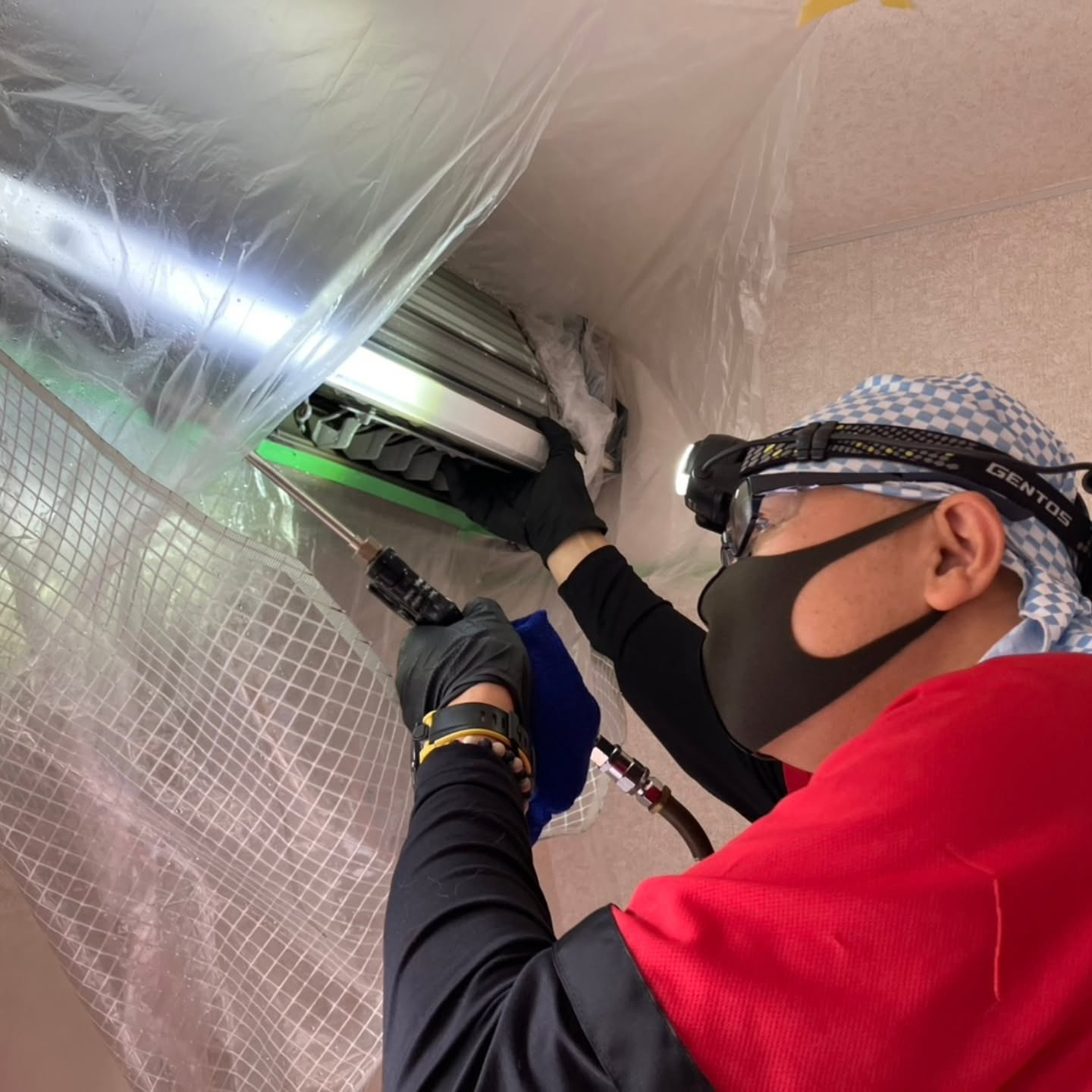 エアコンの設置場所が不便な場合でも、おそうじ革命越谷大袋店な...